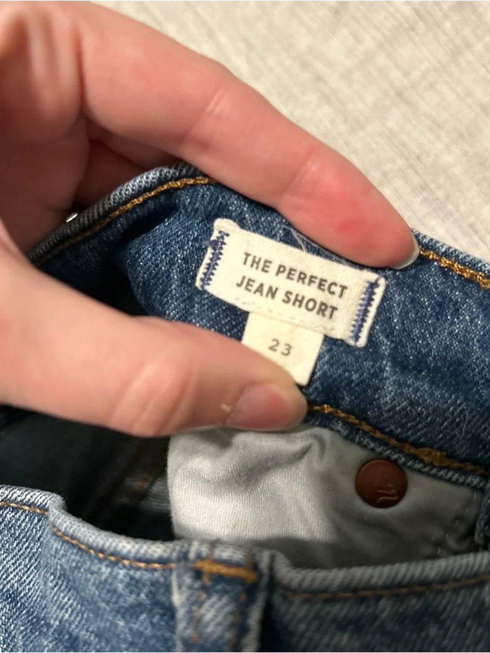 Madewell The Perfect Jean Short. Size 23